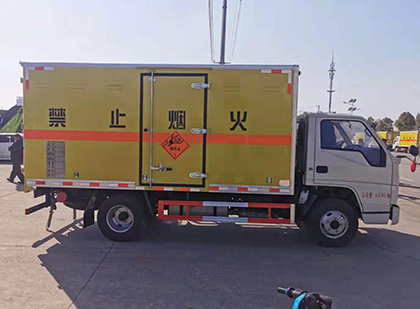永宁爆破器材运输车技术升级与安全合规新趋势