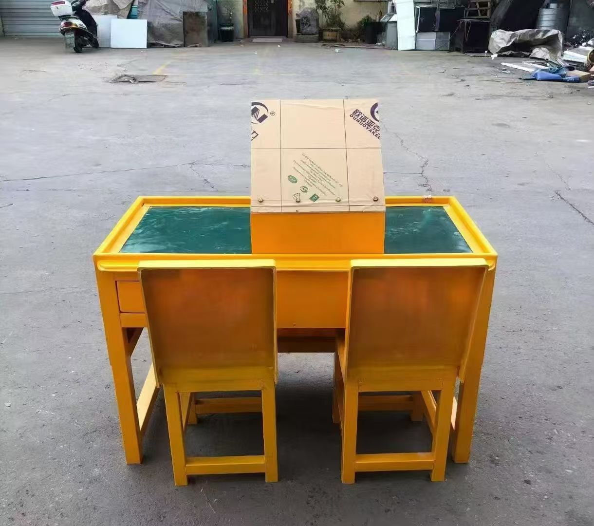 永宁防静电导通桌井下煤矿火工品发放桌：危险品流转的安全守护者